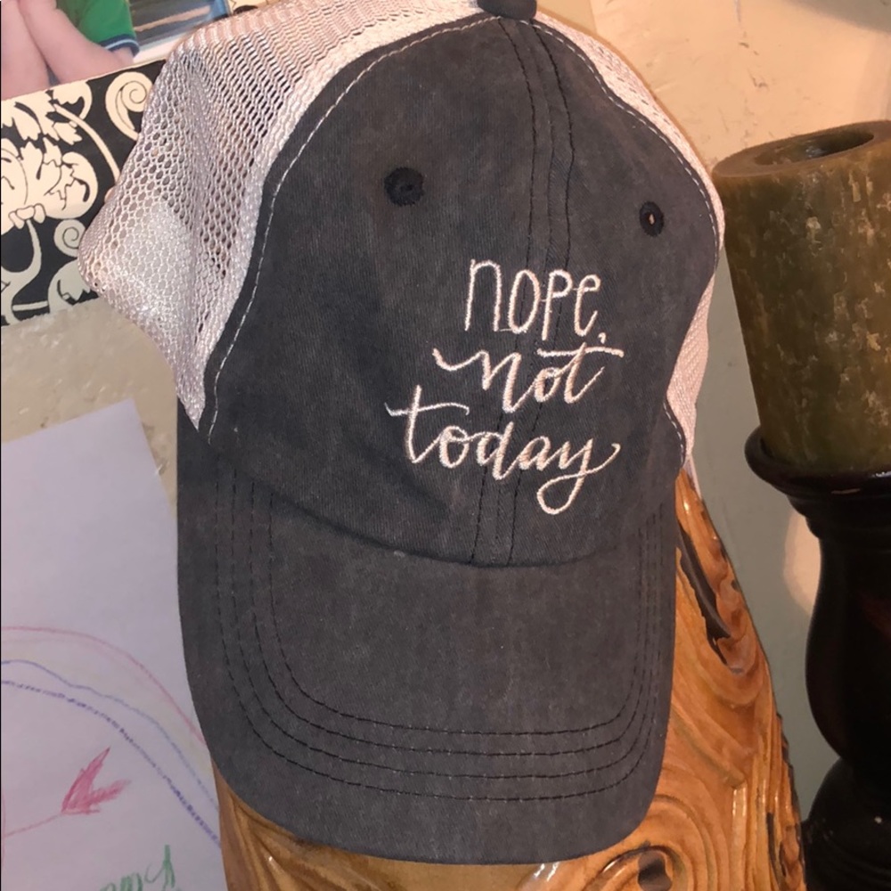 NWT | Women’s Trucker Hat